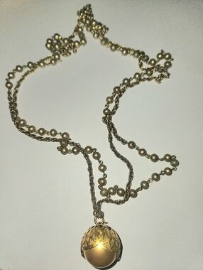 Golden Faux  Pearl Lariat Necklace with Filigree  Unbranded Flapper Girl Style